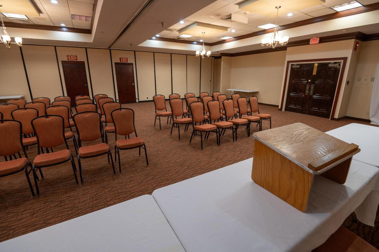 Quality Inn & Suites Downtown Мэнсфилд Экстерьер фото