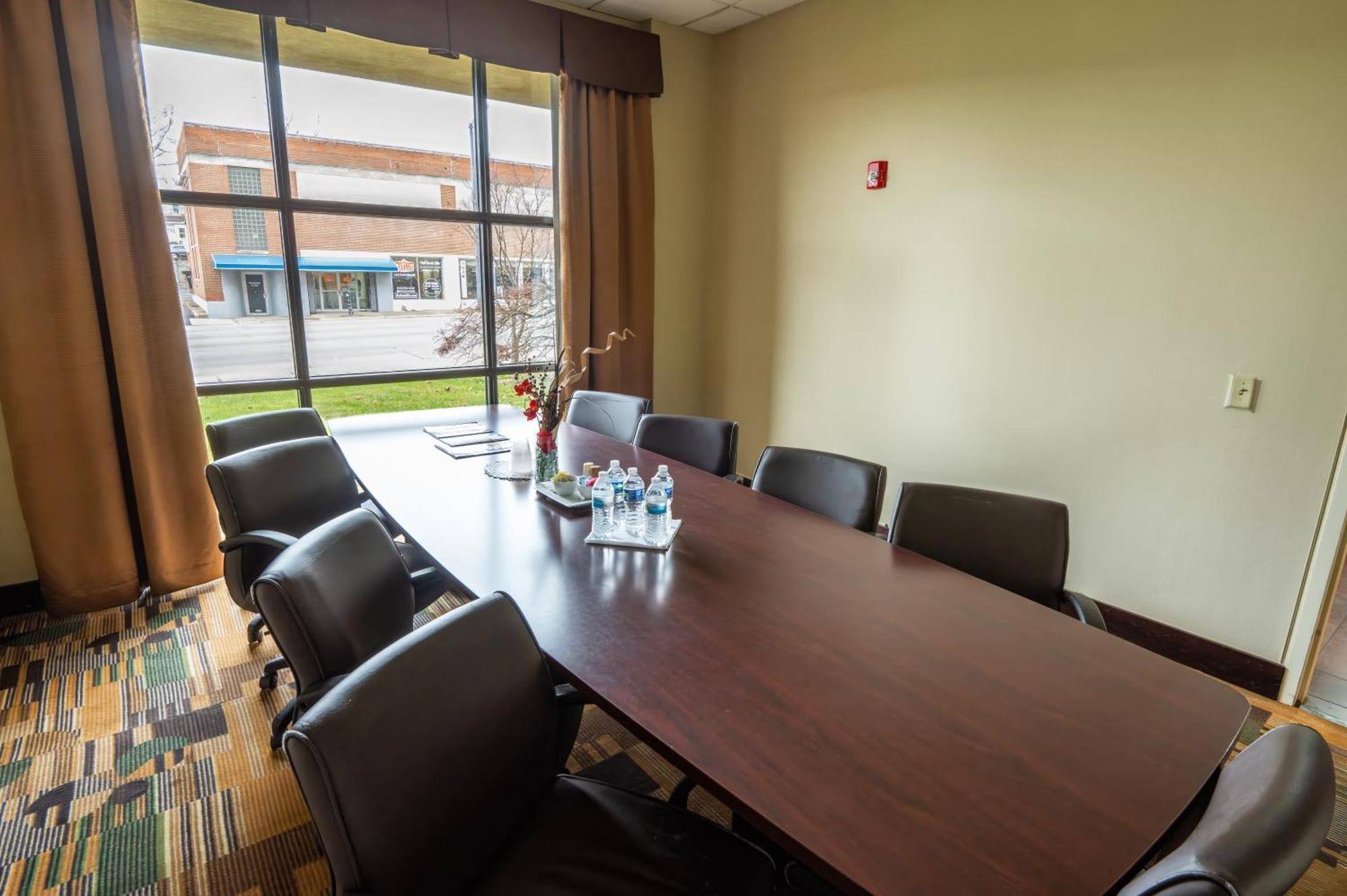 Quality Inn & Suites Downtown Мэнсфилд Экстерьер фото